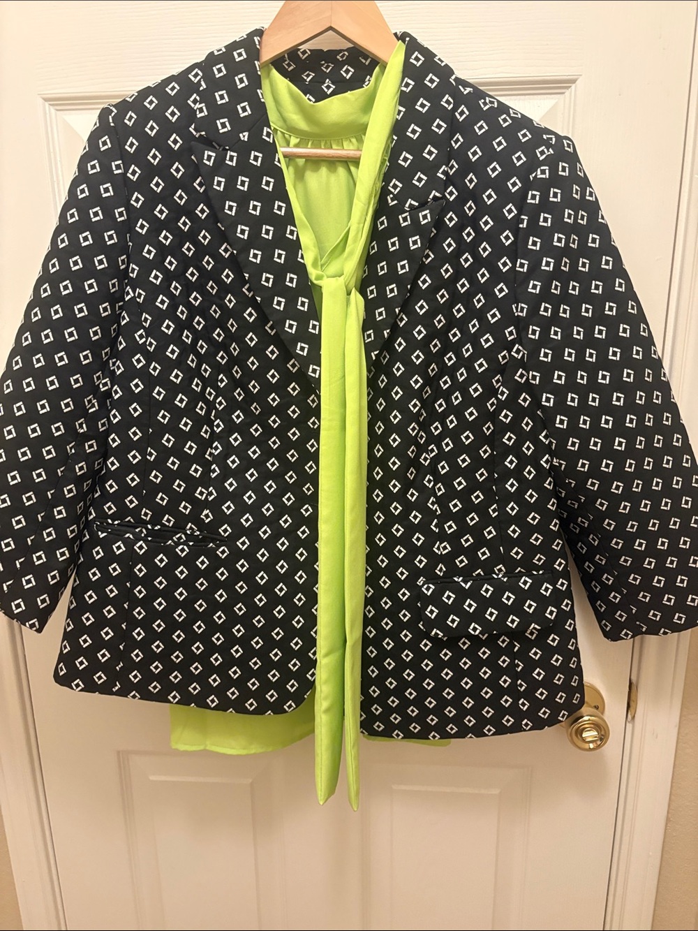Vince Camuto Black Geometric Pattern Cropped Jacket with Lime Accent size 14